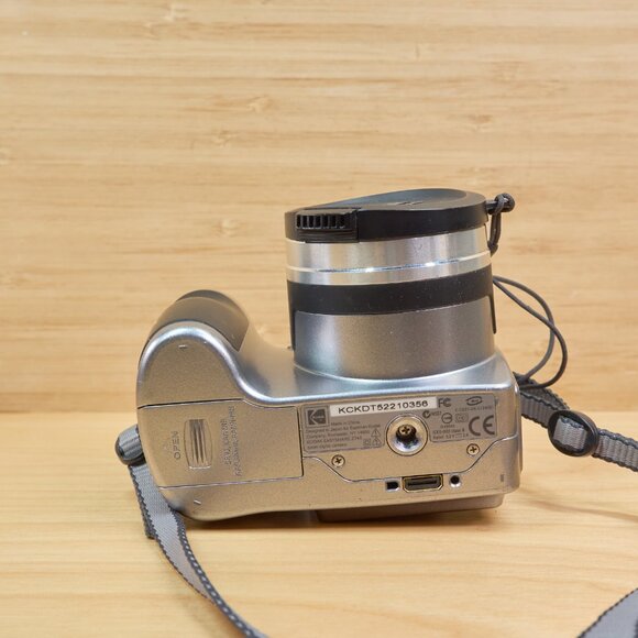 Kodak Easyshare Z740 5 MP Digital Camera, 10x Optical Zoom - Picture 7 of 8